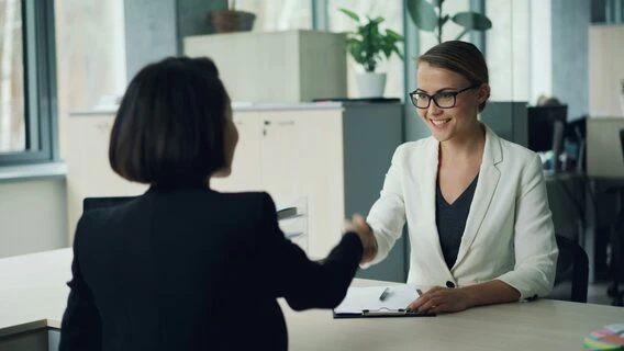 Скільки насправді триває закриття IT-вакансій: дослідження нарахувало медіану в 26 днів, а для MilTech — на третину більше