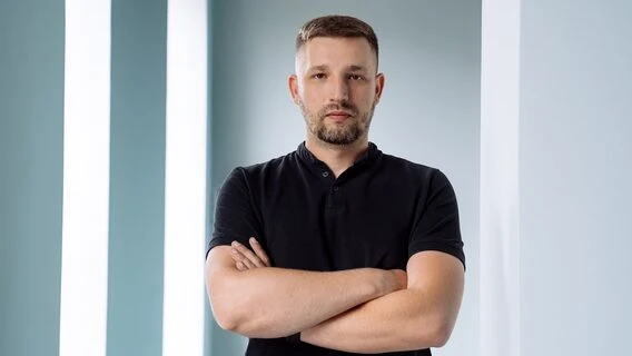 «Багато навчаємо самі. Беремо людей після університету як на виробництво, так і в R&D», — CEO Skyeton про найм. Яких IT-спеціалістів наразі шукає deftech-компанія